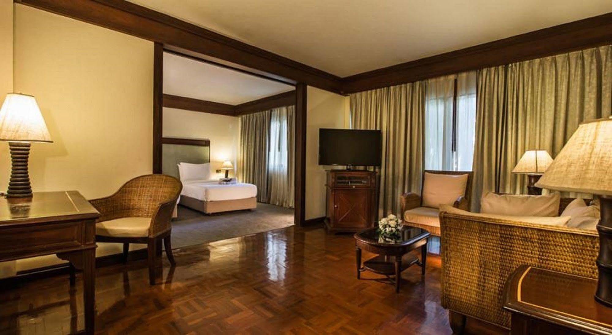 Eurasia Chiang Mai Hotel Exteriör bild