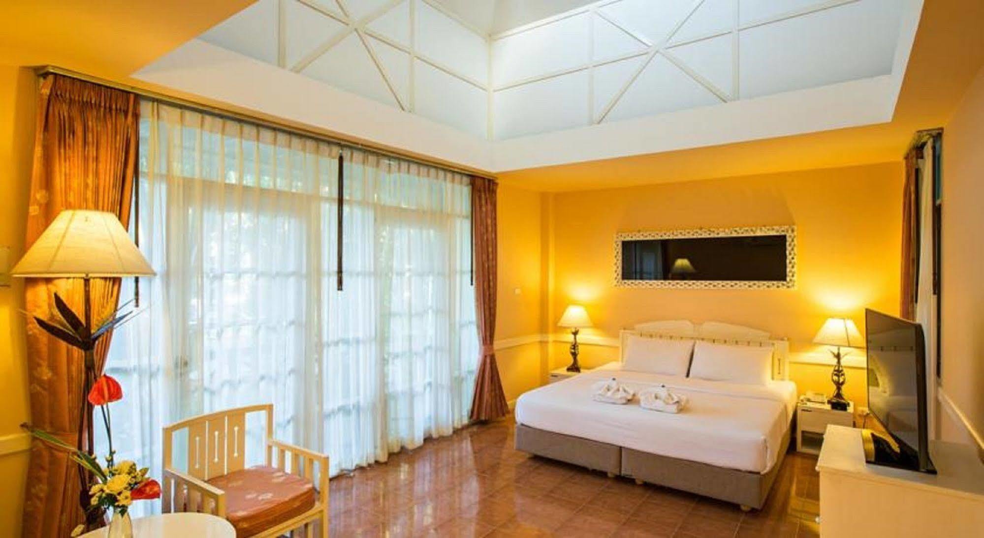 Eurasia Chiang Mai Hotel Exteriör bild