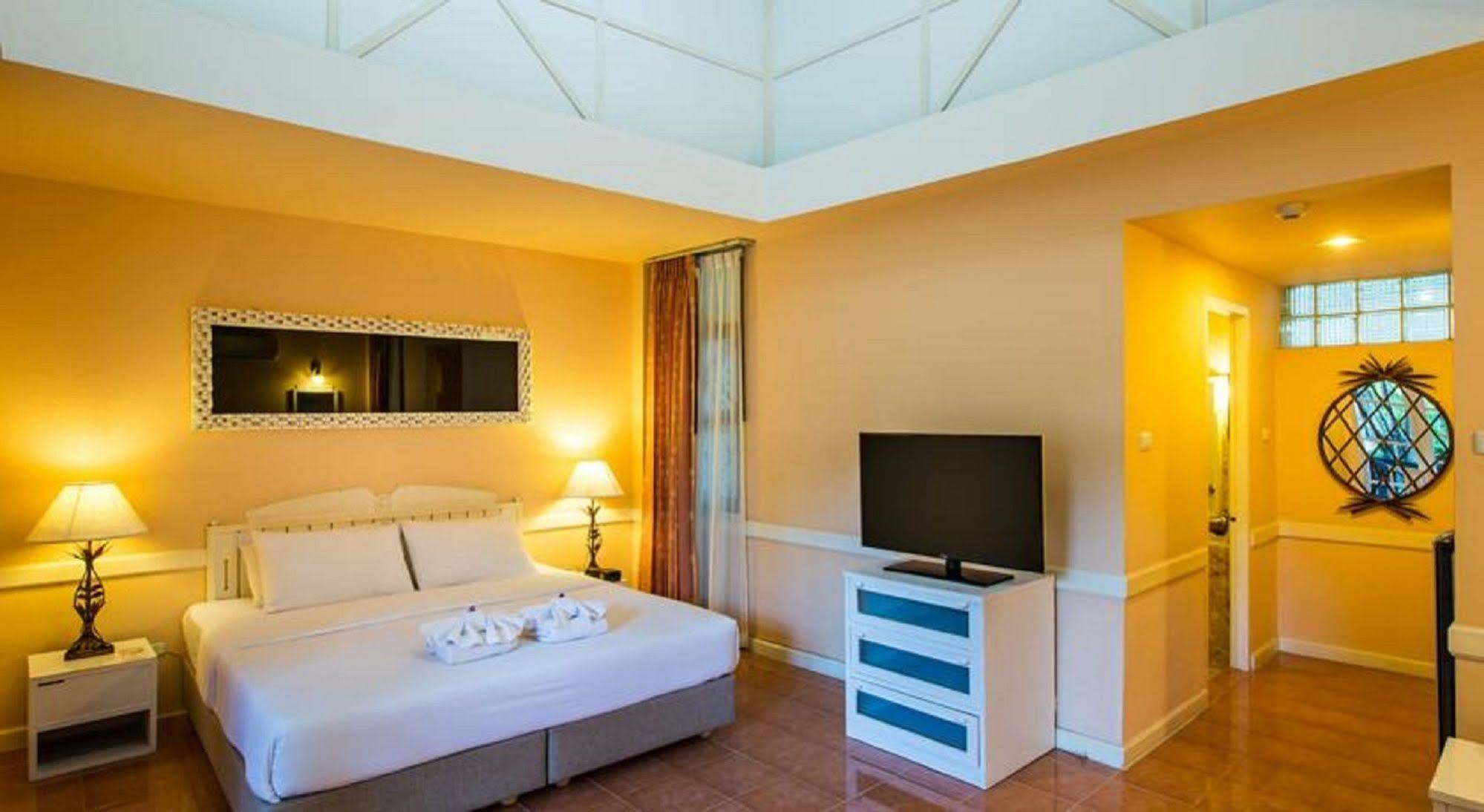 Eurasia Chiang Mai Hotel Exteriör bild